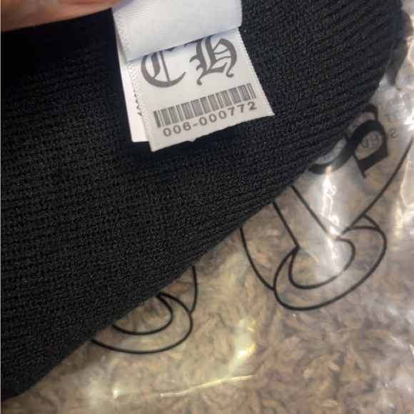 Chrome heart Beanie with White Embroidery - Picture 5 of 7